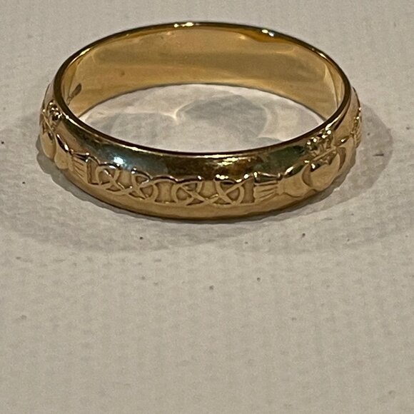 14k Gold Claddagh Band Ring - Picture 4 of 9